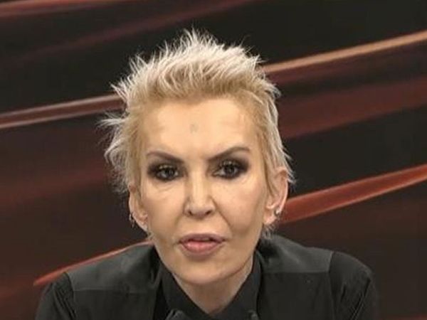 Seyhan Solyu'dan Özge Ulusoy'a imza