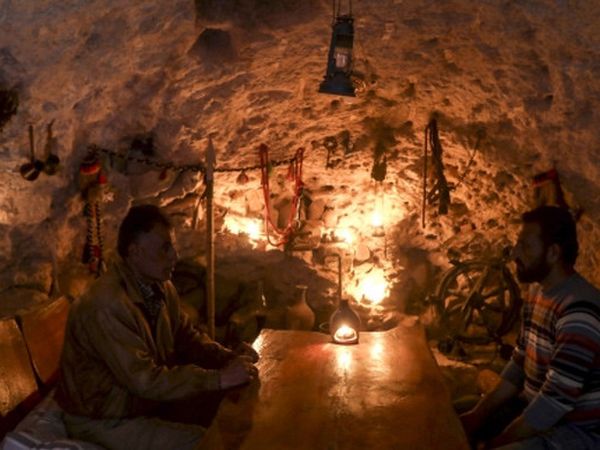 Sığındığı Mağaraya Motifler Çizdi