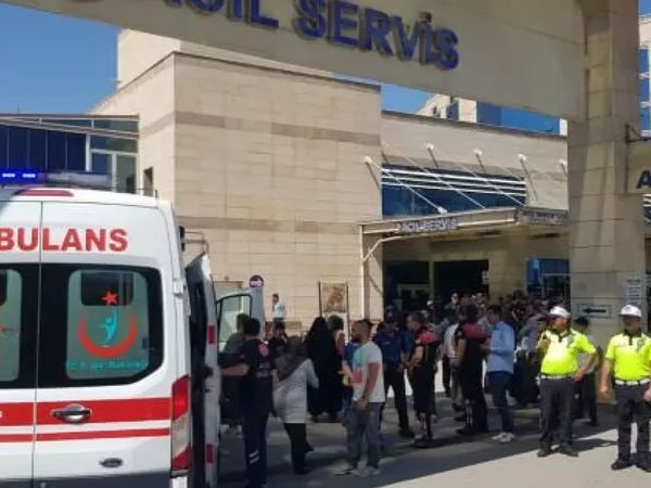 Siirt kırsalında PKK'lı teröristler tarafından yola döşenen mayın patladı!