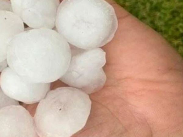 Silivri'de Ceviz Büyüklüğünde Dolu Yağdı