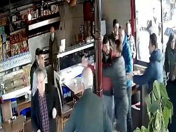Sınavda Başarısız Olunca Ortalığı Birbirine Kattı: Ailecek Öğretmene Saldırdılar!