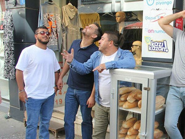 Sinop'ta Hava Saldırısı Alarmı: Sığınaklara Girin
