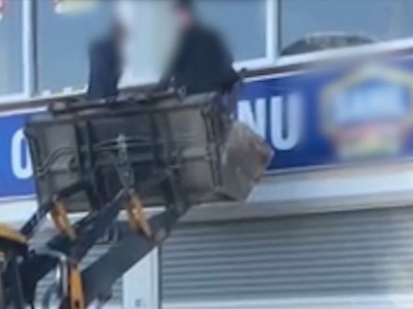 Şırnak Polisinden İş Makinesiyle Kumar Baskını