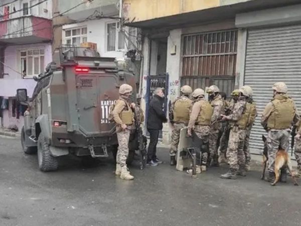 Şişli'de Korku Dolu Anlar:  Silahla Ailesini Rehin Alan Adam Vuruldu!