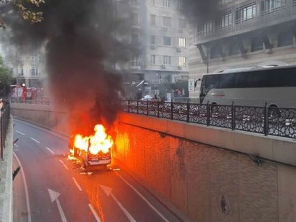 Şişli'de Öğrenci Servisi Yandı!
