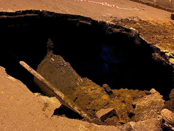 Şişli'de yolda çökme meydana geldi: Sokak trafiğe kapatıldı