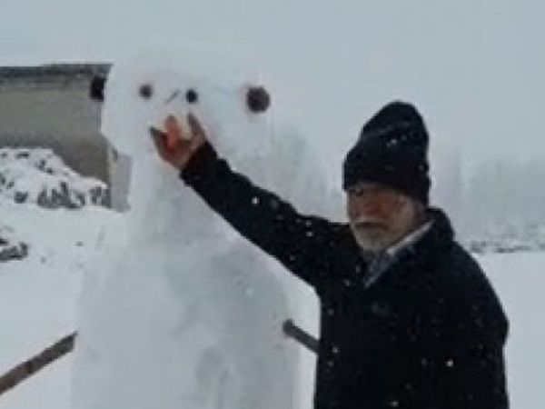 Sivas’ta Yaşayan 66 Yaşındaki Adam Kardan Adamla Güreş Tuttu O Anlar Sosyal Medyada Olay Oldu