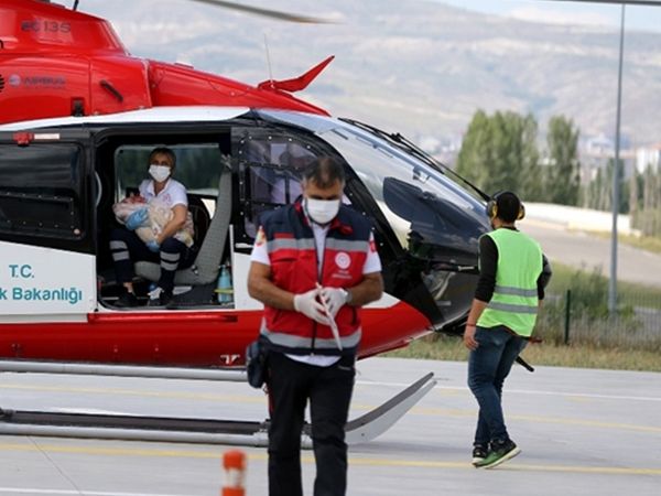 Sivas'ta Zatürre Hastası Minik Meliha Bebek İçin Ambulans Helikopter Havalandı
