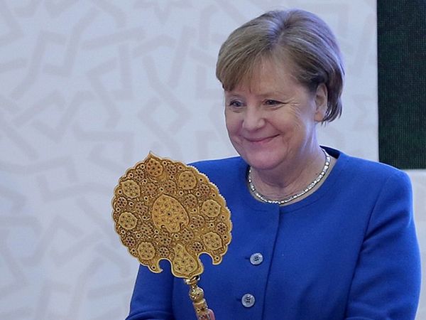 Siz Bir De Onu Erdoğan'dan Hediye Alırken Görün!