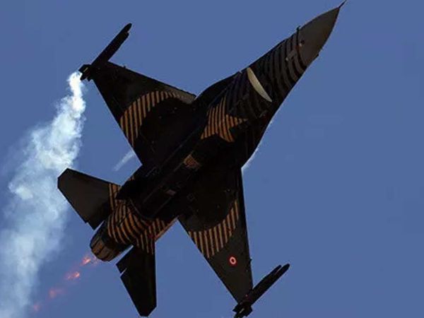 SOLOTÜRK'ten büyük başarı: F-16 sınırlarını 'kobra manevrası ile aştı