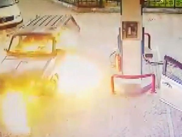 Son Dakika: Benzin İstasyonunda Feci Olay! Sürücüsü İçindeyken Alev Alev Yandı
