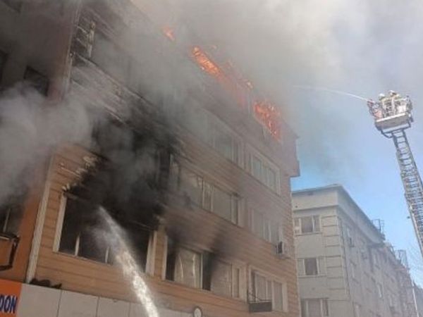 Son Dakika: İstanbul Güngören'de Korkutan Yangın! Patlamalar Meydana Geldi
