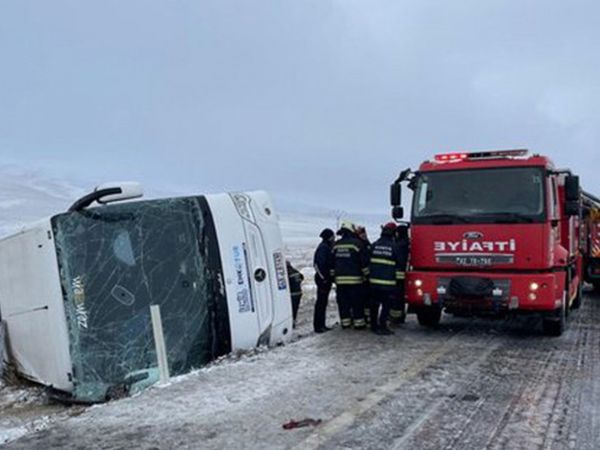 Son dakika! Konya'da işçileri taşıyan 2 servis çarpıştı: 11 kişi yaralandı