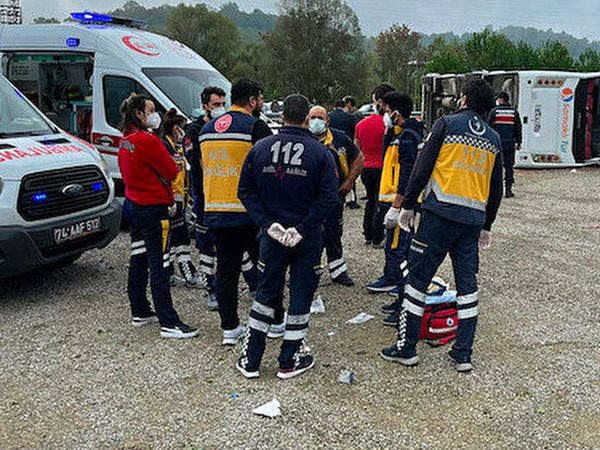 Son Dakika:  MHP Toplantısına Giden Yolcu Otobüsü Devrildi!