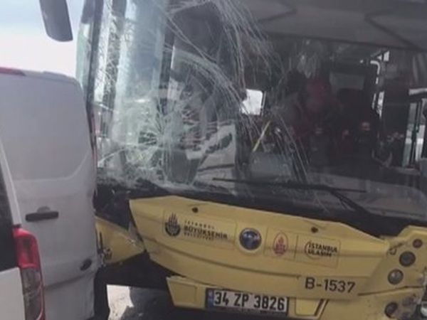 Son dakika: Sürücüsü kalp krizi geçiren İETT otobüsü kaza yaptı!