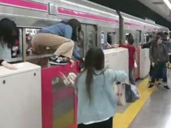 Son Dakika! Tokyo'da Bıçaklı Saldırı