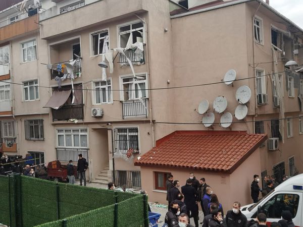 Son Dakika: Üsküdar'da 3 Katlı Bir Binada Patlama!