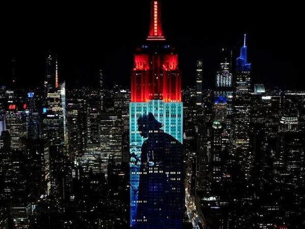 Star Wars’ın karakterleri ışık oyunlarıyla Empire State Binası'na yansıtıldı!