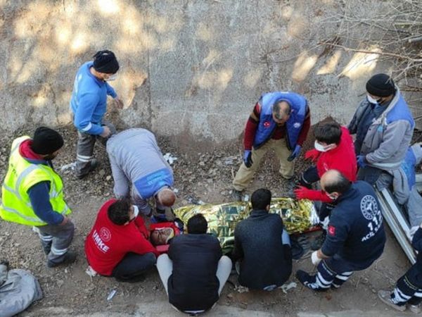 Sulama Kanalına Düşen Temizlikçinin İmdadına Ekipler Yetişti