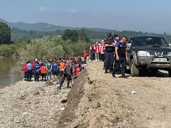 Sular çekilince Düzce’deki sel felaketinin görüntüleri ortaya çıktı: Kayıpların cenazeleri ortaya çıktı