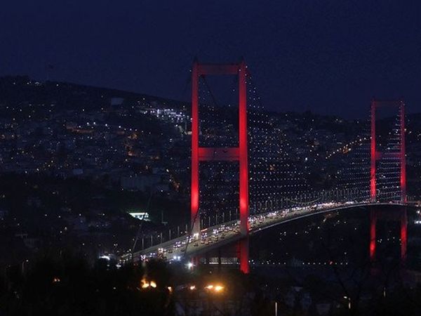 Süper Çiçek Kanlı Ay Tutulması Görenleri Büyüledi