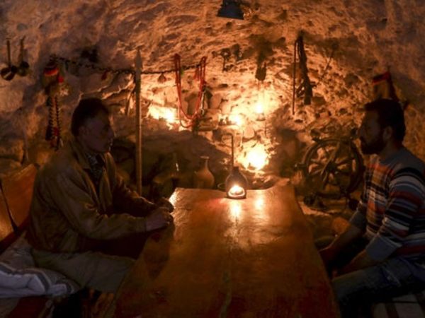 Suriye'de Sivillerin Sığındığı Mağara Sanat Galerisine Çevrildi