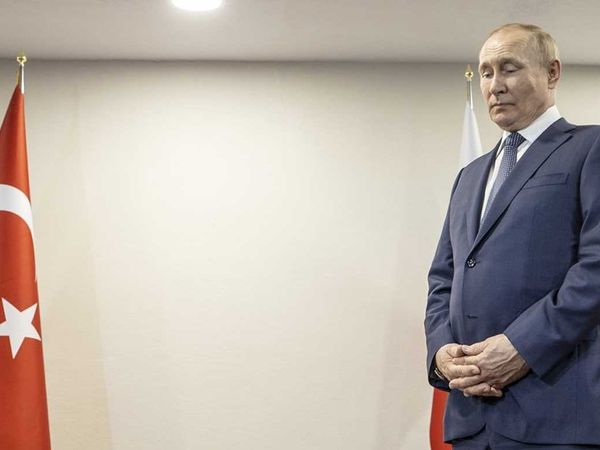 Tahran'daki Üçlü Zirve'de viral olan anlar! Rusya Devlet Başkanı Putin, Cumhurbaşkanı Erdoğan'ı beklerken görüntülendi