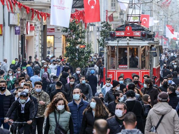 Taksim'de Koronavirüse Davetiye Çıktı!