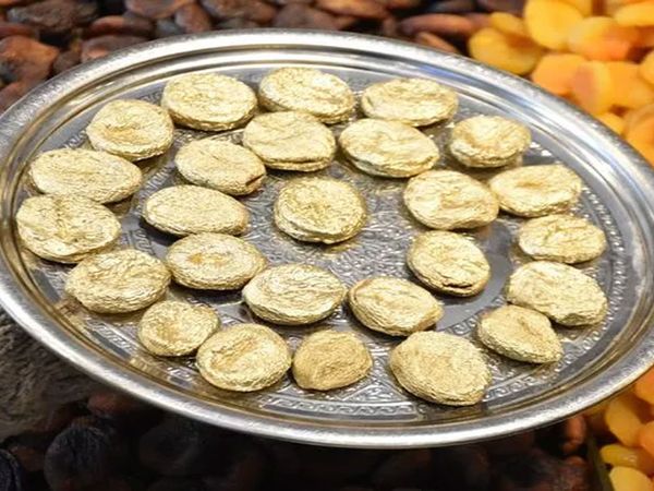 Tanesi 200 liraya kayısı! Malatya'da esnaf kayısıya bir yenilik getirerek yenilebilir altınla kapladı