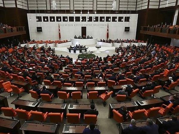 TBMM'den Libya tezkeresi kabul gördü! Tezkereye AK Parti, MHP ve İYİ Parti 'evet' oyu verirken CHP ve HDP 'hayır' oyu ve