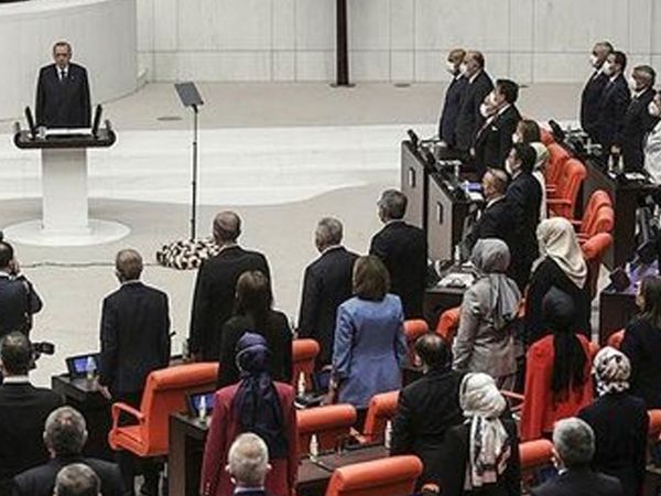 TBMM’nin İlk Mesai Gününde CHP ve HDP Skandalı!