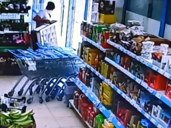Televizyon Hırsızı Kurtulamayacağını Anlayınca Sokağa Bırakıp Kaçtı