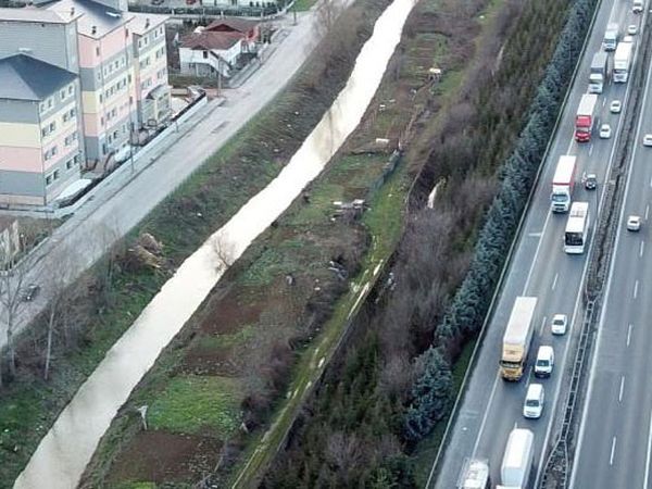 TEM'de 4 Araçlı Zincirleme Kaza