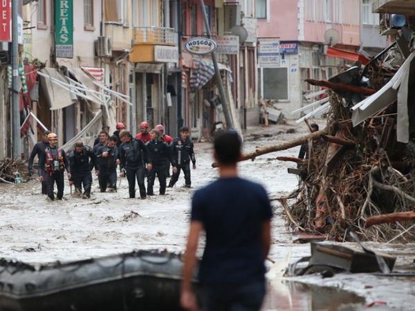 Tercihler Değişiyor, AK Parti Atağa Geçti:  Afet Olan Bölgelerde En Çok "Bundan Sonra Oyum AK Partiye" Sözü duyuluyor.
