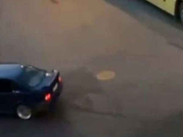Trafikte Drift Yapan Adamın Ehliyetine El Konuldu: İşte O Anlar