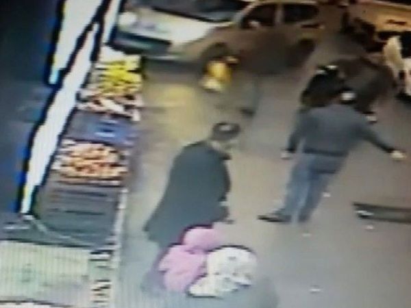 Trafikte 'lambayı açar mısın' diyen kişiye satırla saldırdı! O anlar kamerada
