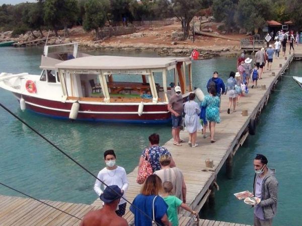 Turistler, Bodrum'un Keyfini Sürüyor