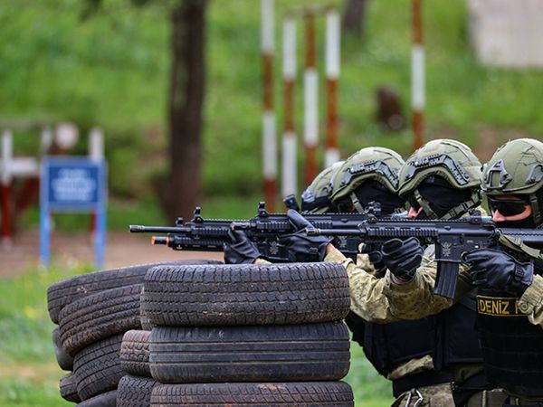 Türk Amfibi Deniz Piyadelerinin Eğitimleri Gerçek Ortamları Aratmıyor