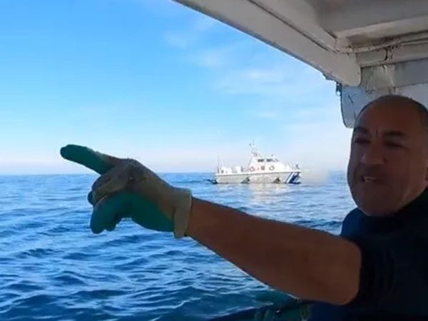 Türk Balıkçı İlker Reis Yunanlılara Haddini Bildirdi: Türkler Geliyor Birazdan Kaçarsınız!