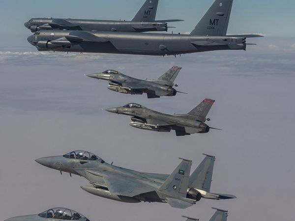 Türk F-16'ları Amerika'nın B-52 Uçaklarına Refakatçilik Etti