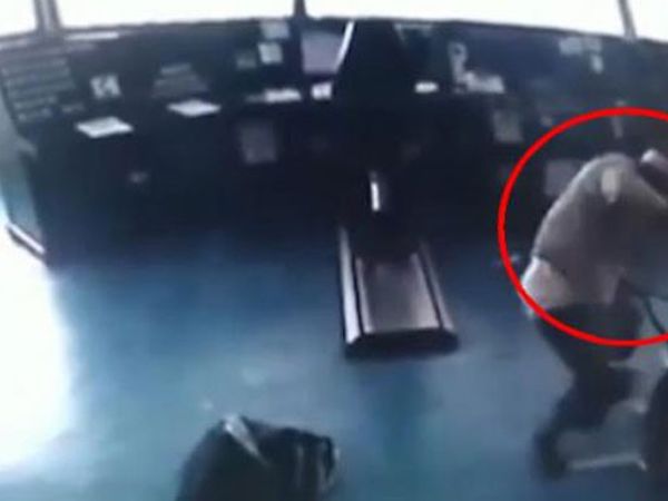 Türk Gemisine Yapılan Korsan Saldırısı Kamerada