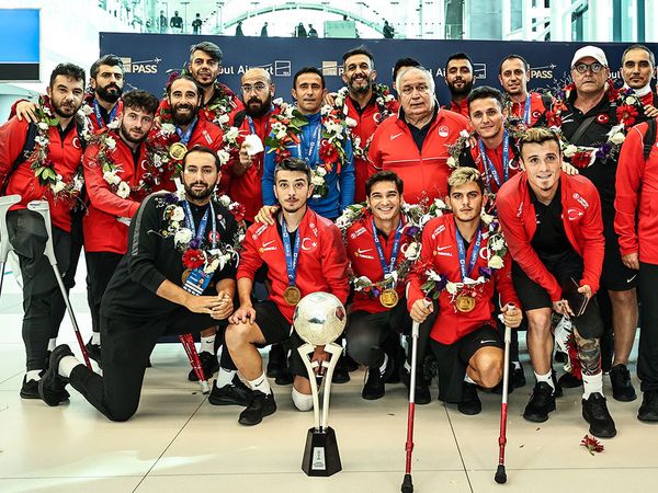 Türk Hava Yolları'ndan Ampute Futbol Takımımıza Duygulandıran Konuşma!