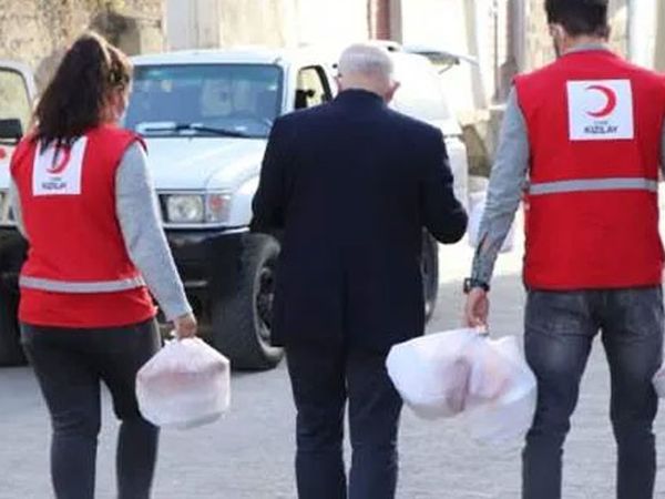 Türk Kızılay'ından 12 Bin Kişiye Yemek Yardımı