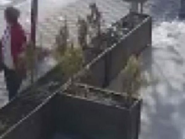 Tuzla’da Yaya Kaldırımda Yürüyen Kadın Kazadan Son Anda Kurtuldu