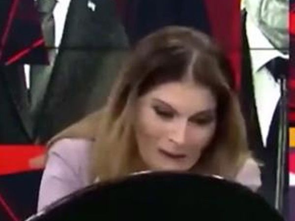 TVNET Canlı Yayınında Moderatör Duygu Öztürk Zor Anlar Yaşadı