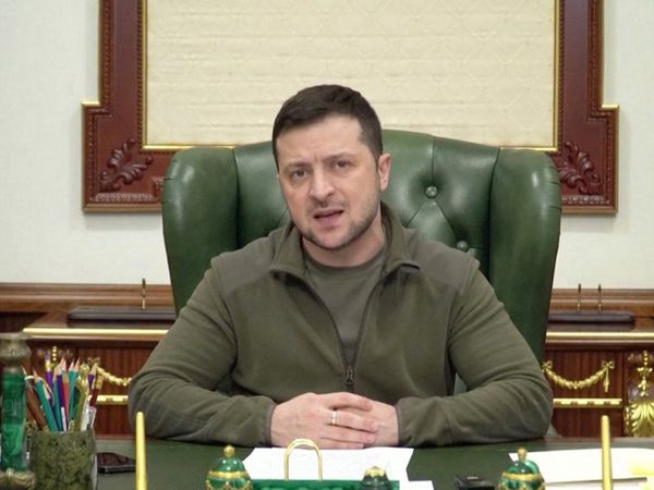 Ukrayna Devlet Başkanı Zelenskiy başkanlık ofisinden yapılan iddialara cevap verdi: Kiev'de kalıyorum, saklanmıyorum, ko