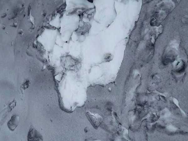 Ukrayna'da Siyah Renkte Kar Yağdığını Gören Vatandaşlar Tedirgin Oldu!