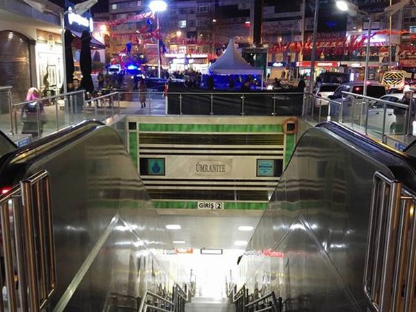 Ümraniye metro durağında cinsel ilişkiye girdiler