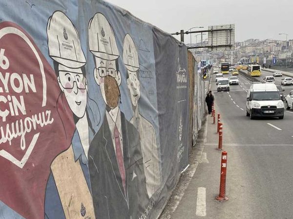 Unkapanı’ndaki tramvay alt geçit çalışması yayalar için tehlike oluşturuyor