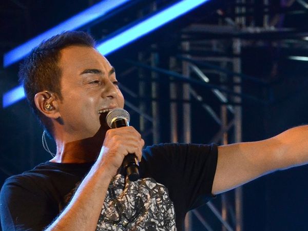 Ünlü Şarkıcı Serdar Ortaç Kimdir?